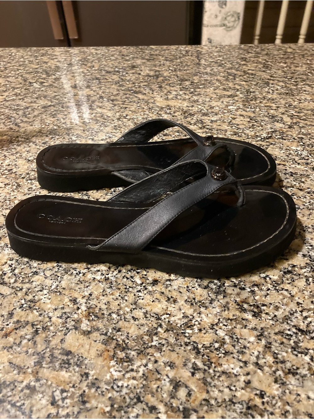 Coach Shelly Turnlock Black Leather Flip Flop Sandals Size 6.5 B MSRP $129
